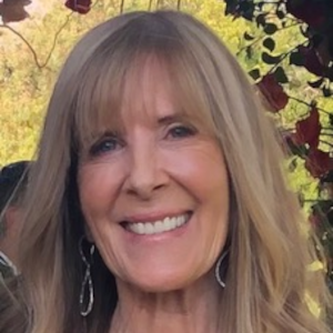 Lois, Manager